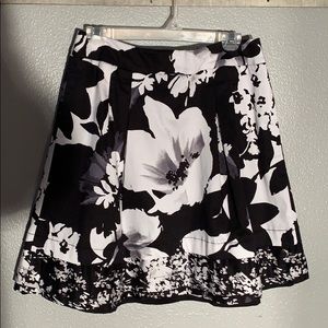 White House Black Market Skirt size 6